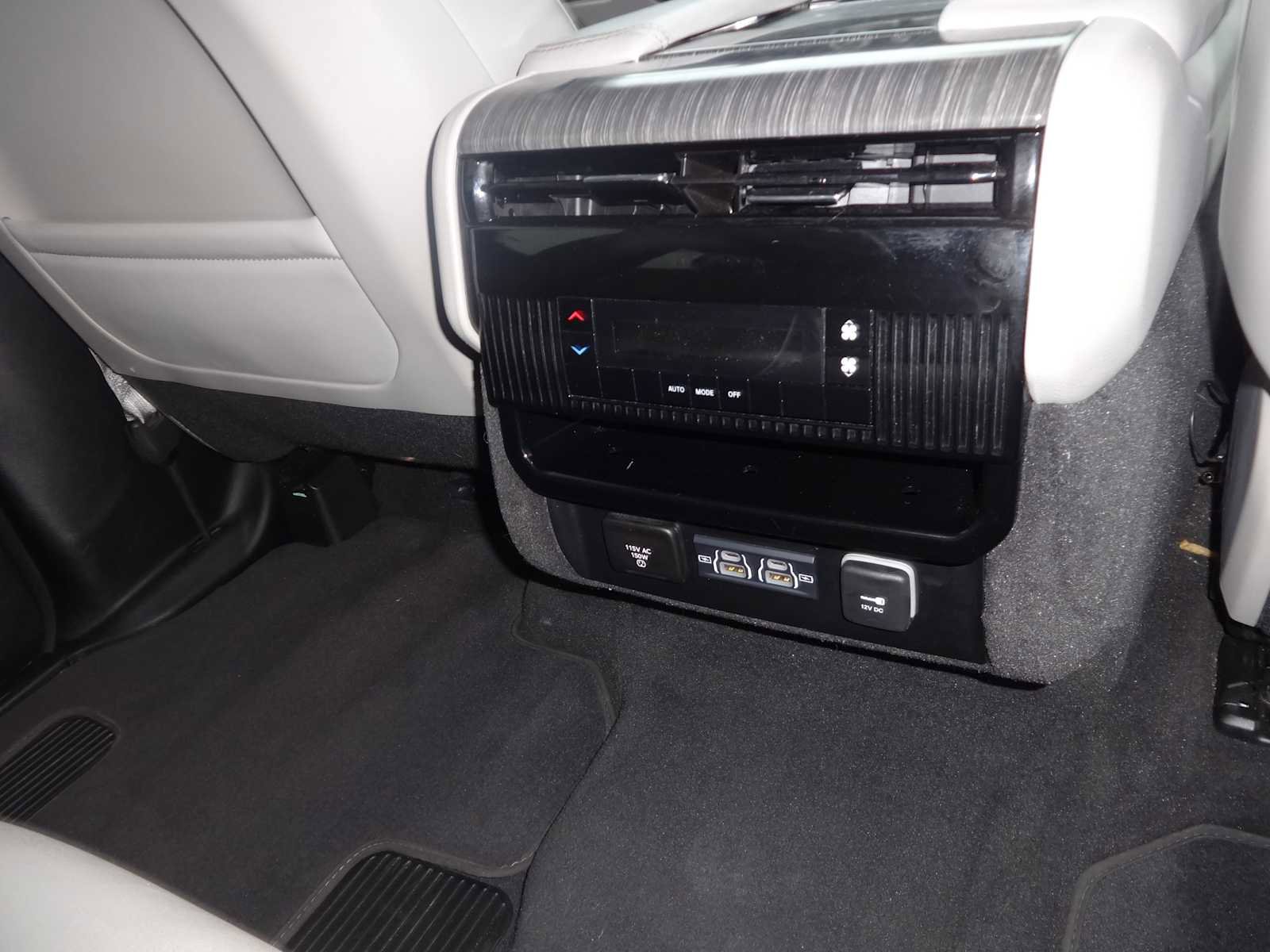 Used 2024 Jeep Wagoneer L Series II w/ Flexible Seating Group image 13