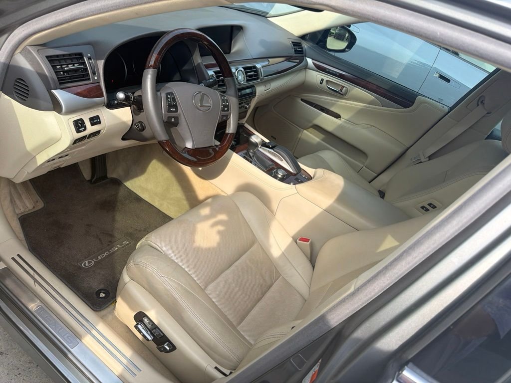 Used 2017 Lexus LS 460 w/ Comfort Package RWD image 8