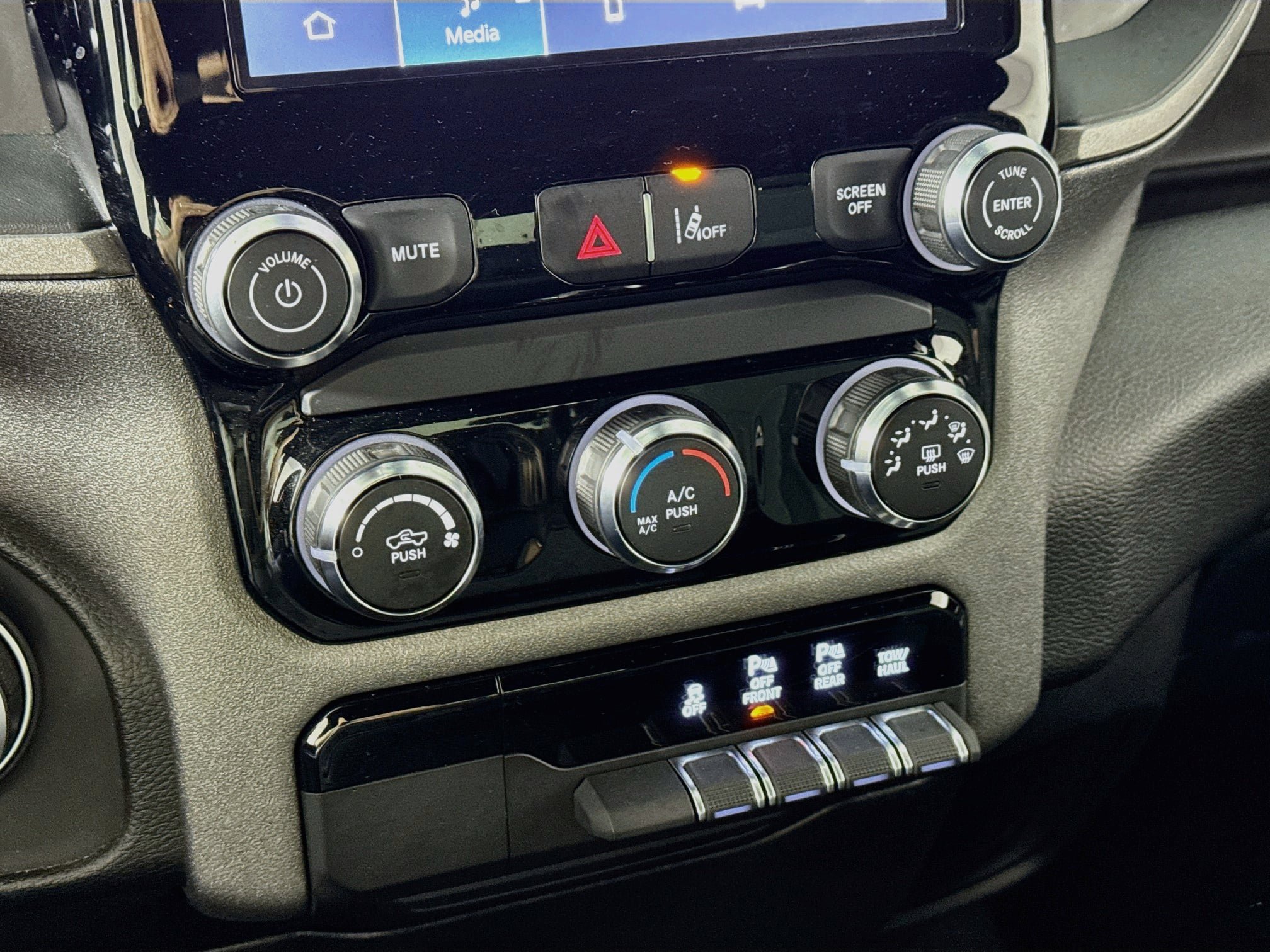 Used 2025 RAM 1500 Tradesman w/ Night Edition AWD/4WD image 17