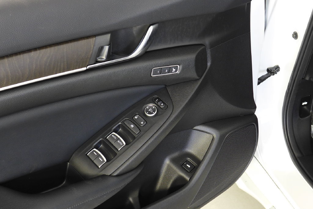 Used 2018 Honda Accord EX-L image 12