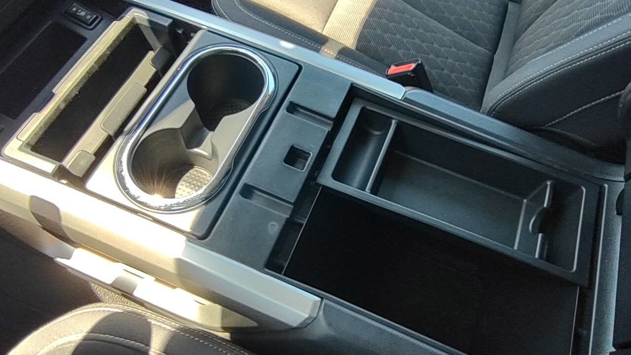 Used 2022 Nissan Titan SV w/ SV Convenience Package image 26