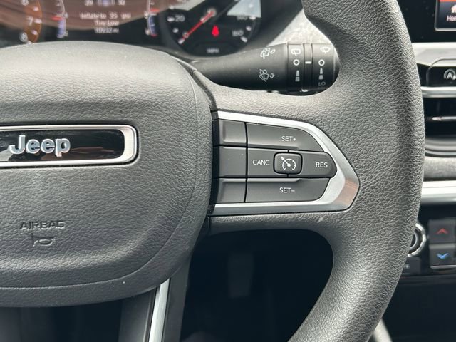 Used 2025 Jeep Compass Sport image 17