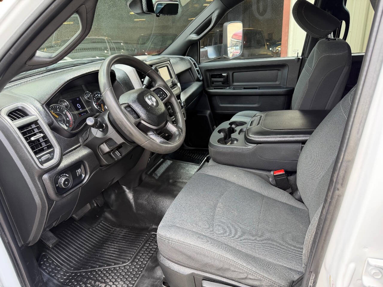 Used 2022 RAM 5500 Tradesman w/ Chrome Appearance Group AWD/4WD image 5