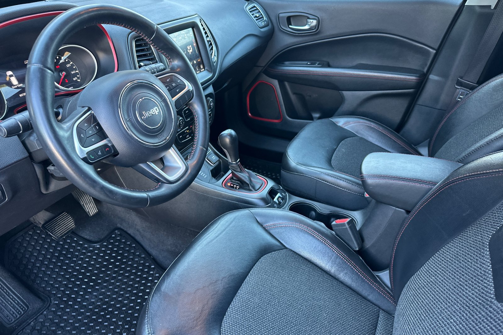 Used 2018 Jeep Compass Trailhawk w/ Navigation Group AWD/4WD image 9