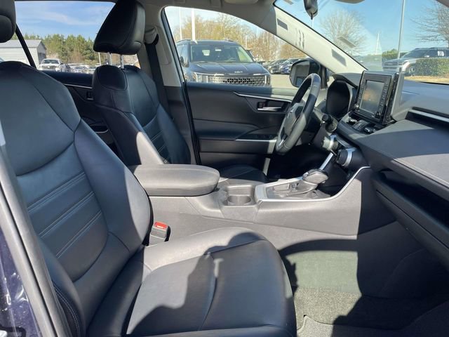 Used 2021 Toyota RAV4 XLE Premium image 18