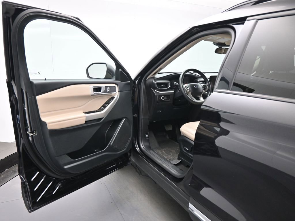 Certified 2024 Ford Explorer XLT w/ Equipment Group 202A AWD/4WD image 9