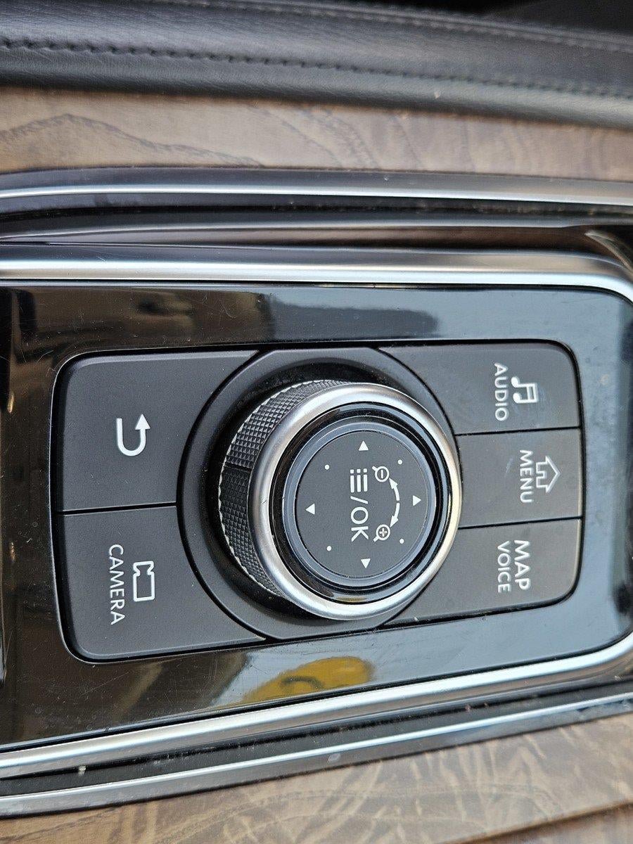Used 2022 Nissan Armada SL w/ Captain's Chairs Package RWD image 17