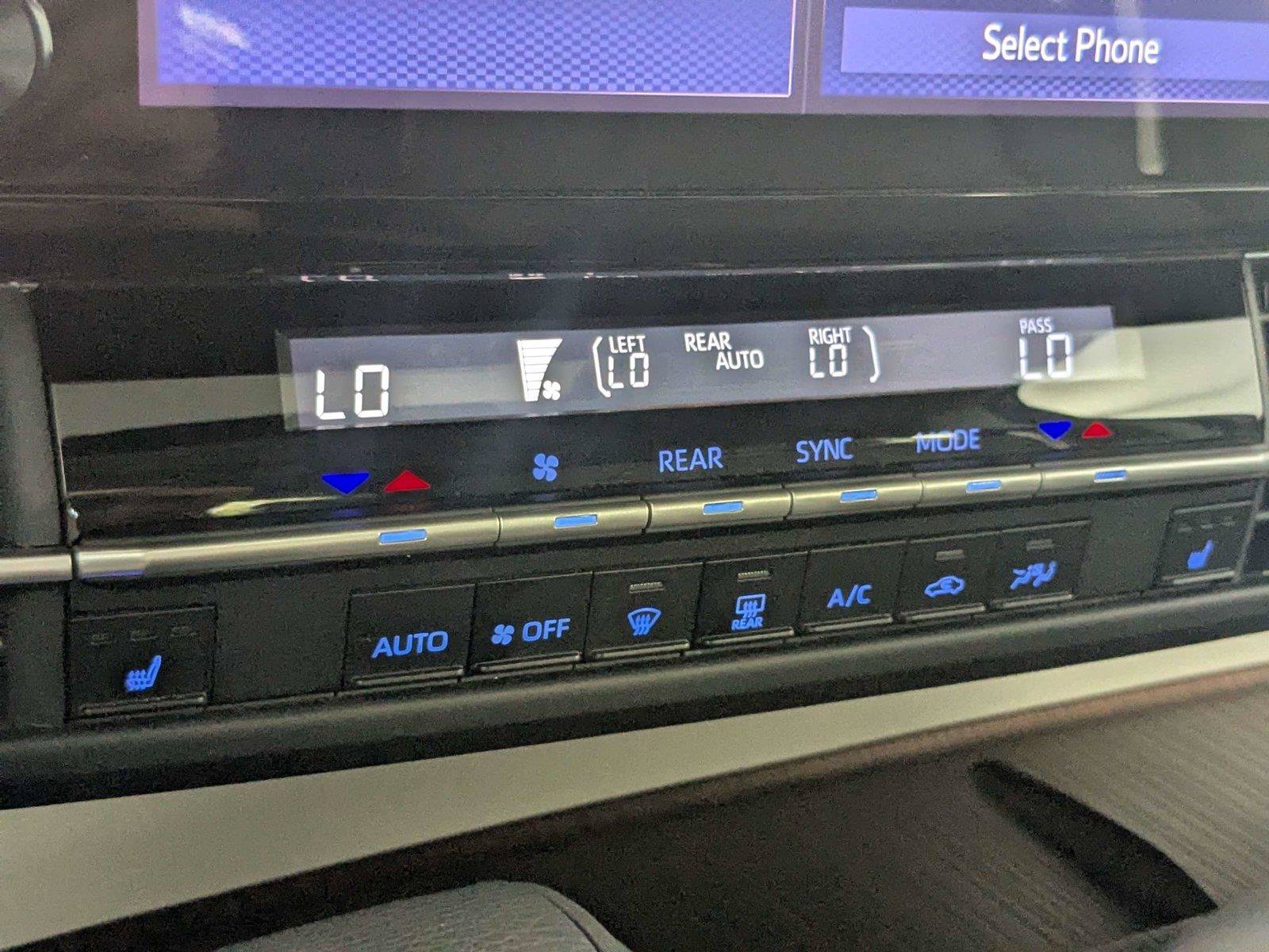 Certified 2024 Toyota Sienna XLE FWD image 24