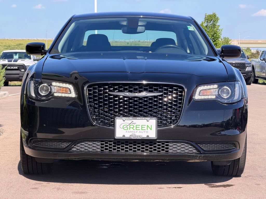 Used 2023 Chrysler 300 Touring w/ Sport Appearance Package RWD image 6