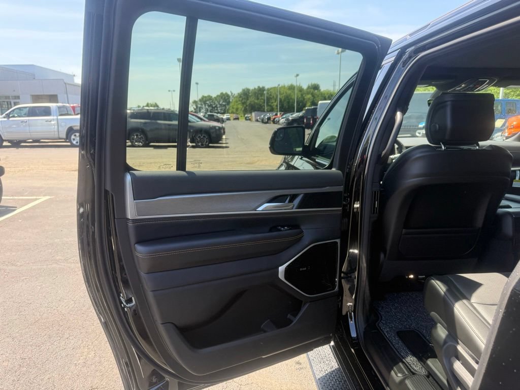 New 2026 Jeep Grand Wagoneer L 4WD image 34