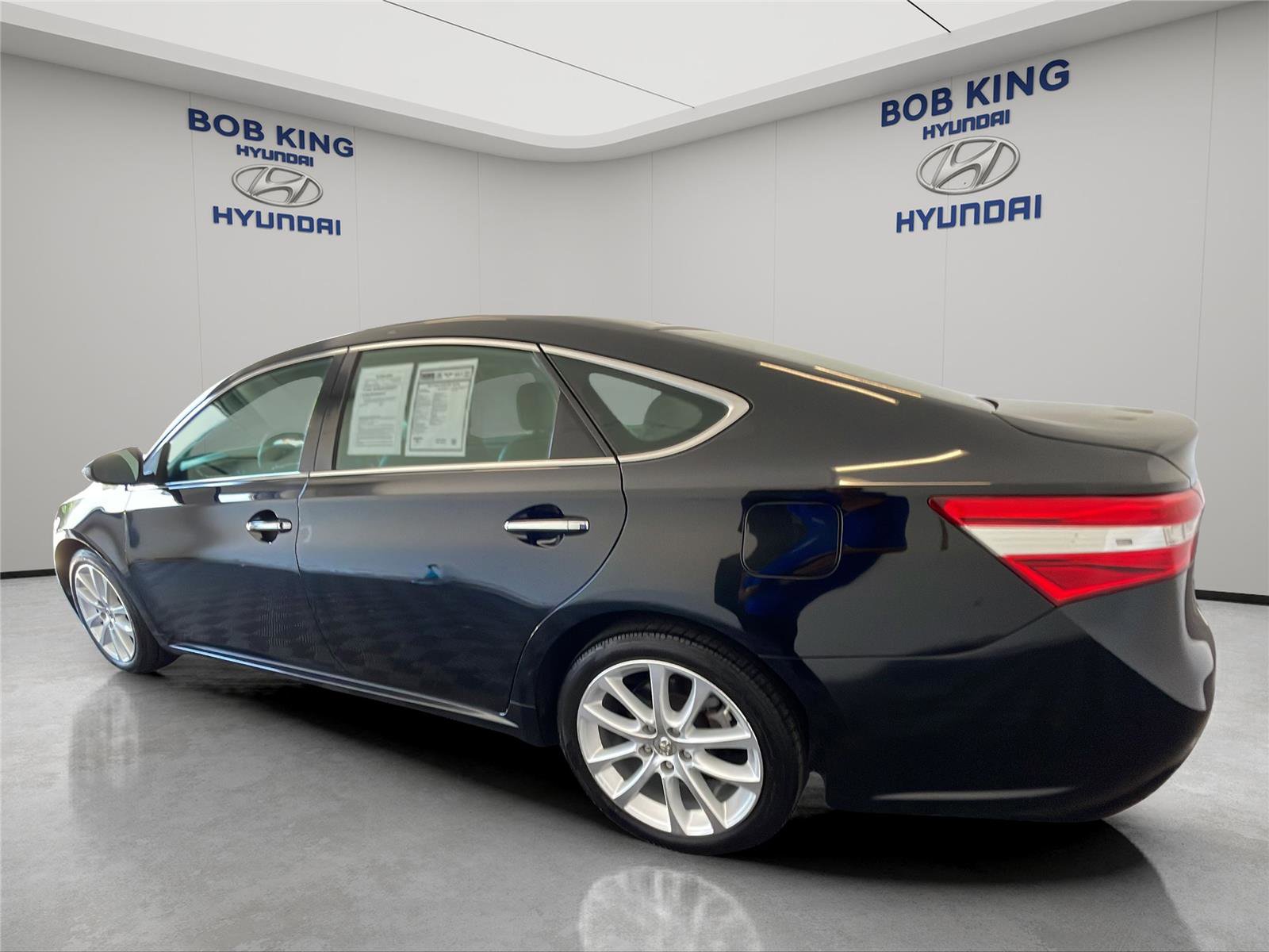 Used 2013 Toyota Avalon XLE Touring FWD image 3