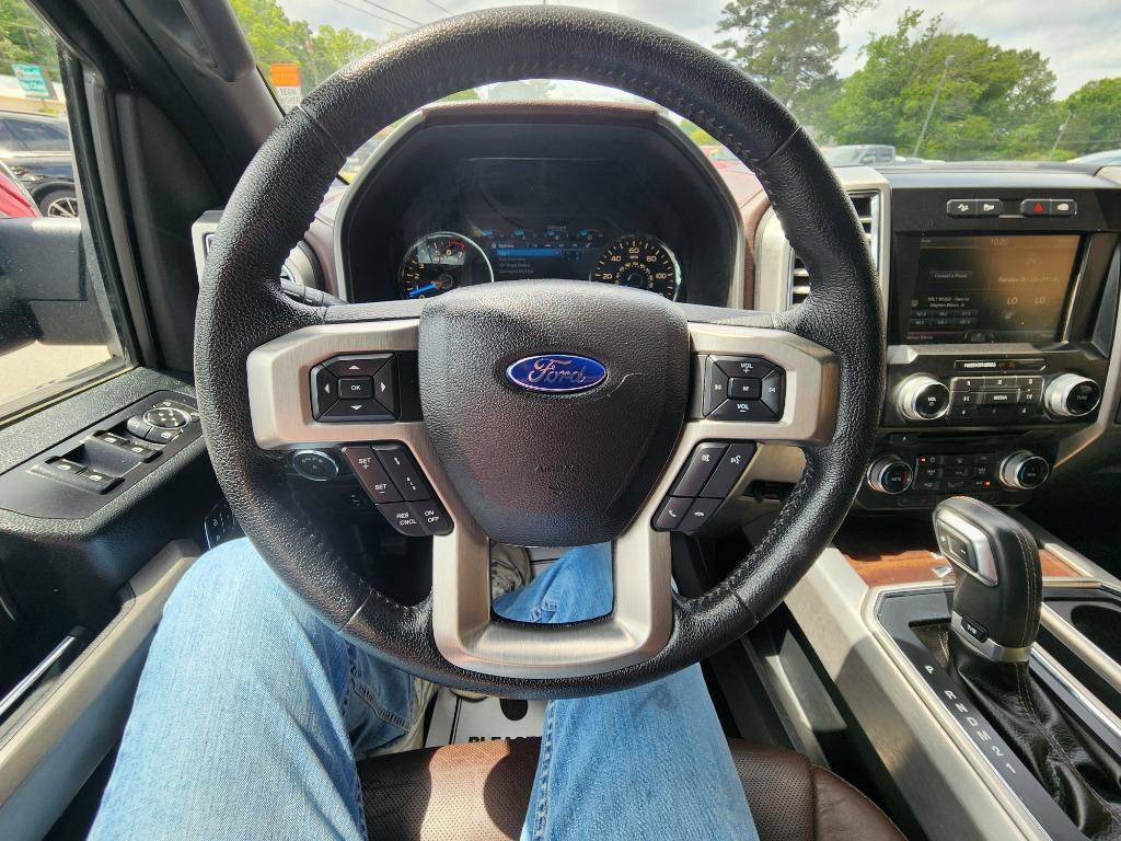 Used 2015 Ford F150 Platinum w/ Equipment Group 701A Luxury AWD/4WD image 16