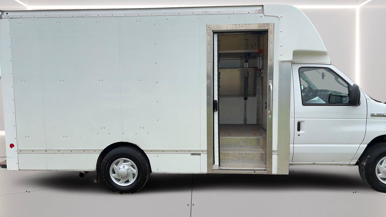 Certified 2022 Ford E-350 and Econoline 350 Super Duty RWD image 24