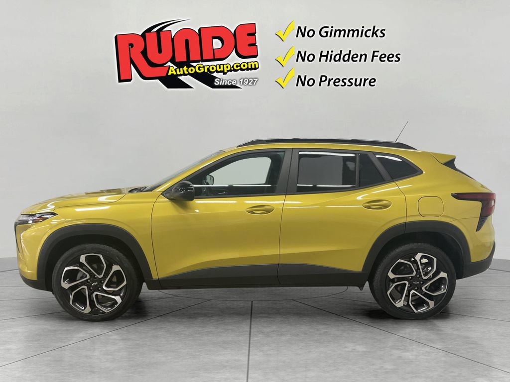 Used 2024 Chevrolet Trax RS w/ Sunroof Package image 2