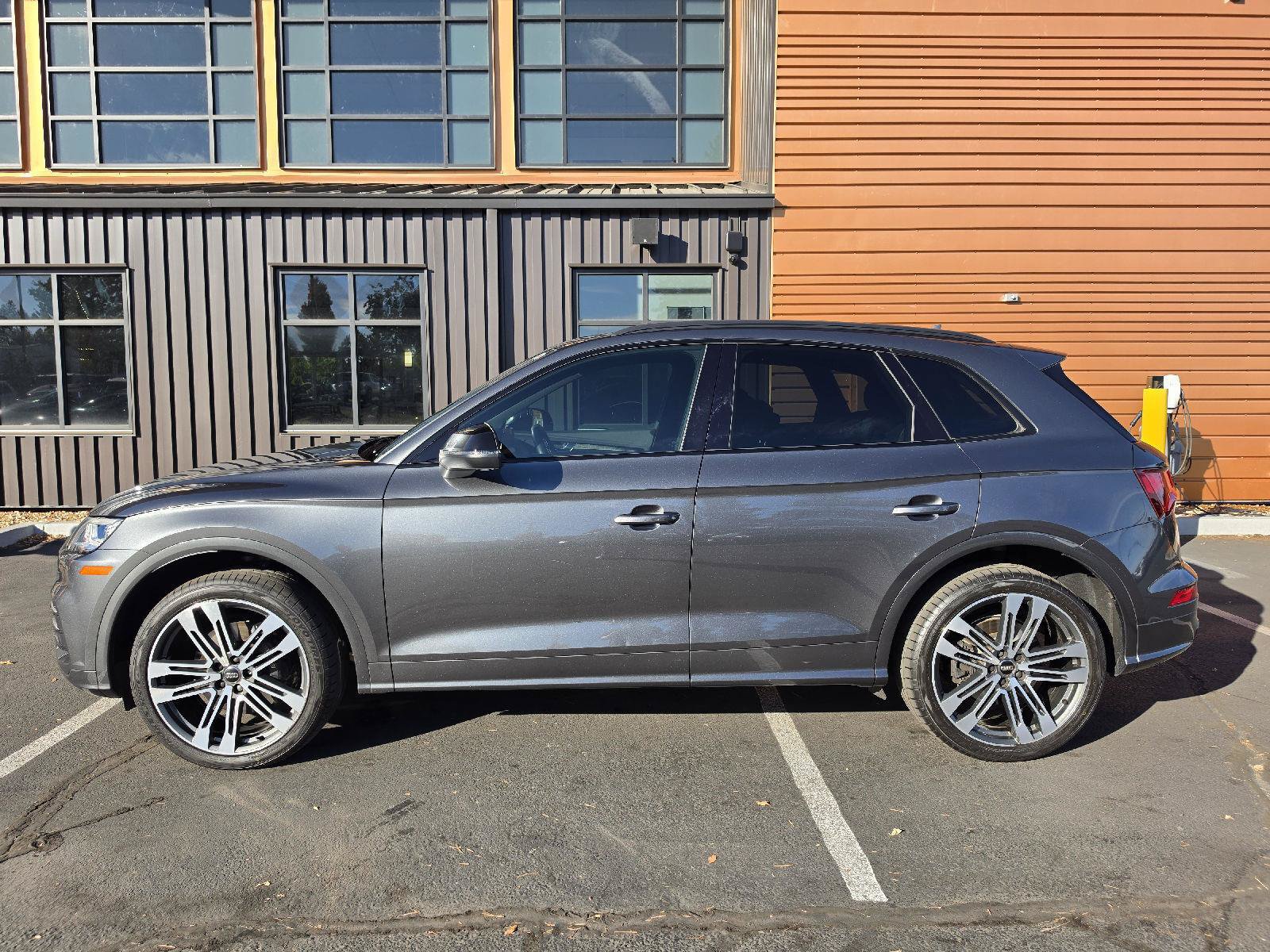 Used 2020 Audi SQ5 Premium Plus w/ Premium Plus Package AWD/4WD image 2