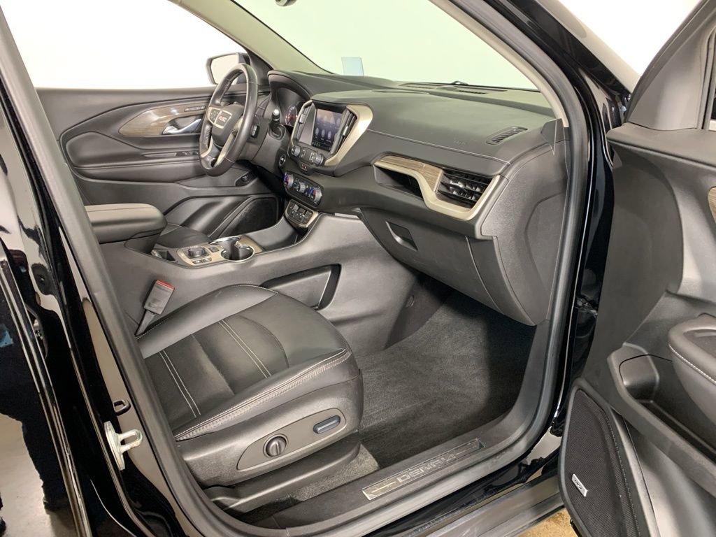 Used 2022 GMC Terrain Denali w/ Black Diamond Edition image 39