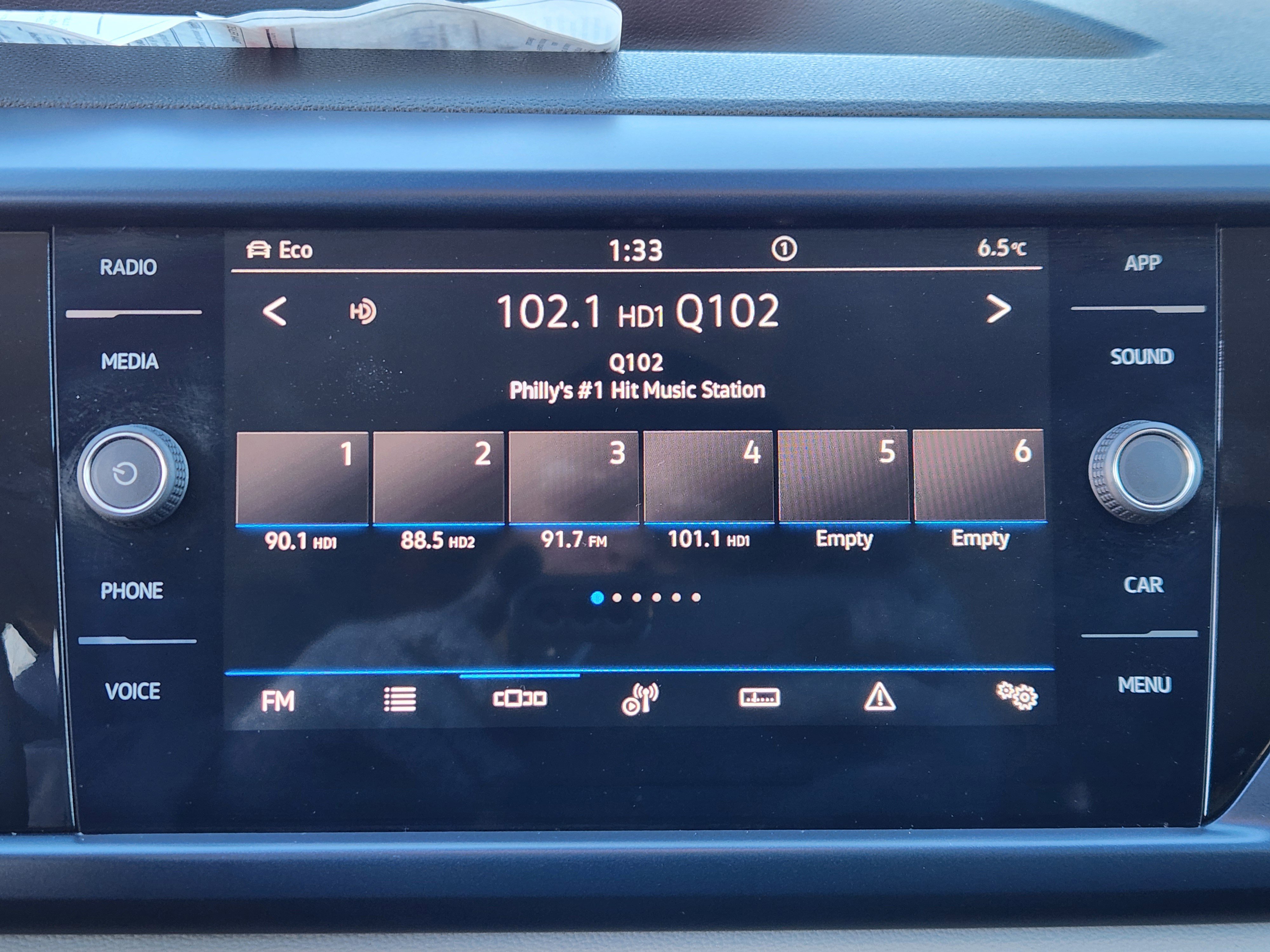 Certified 2023 Volkswagen Taos SE image 11