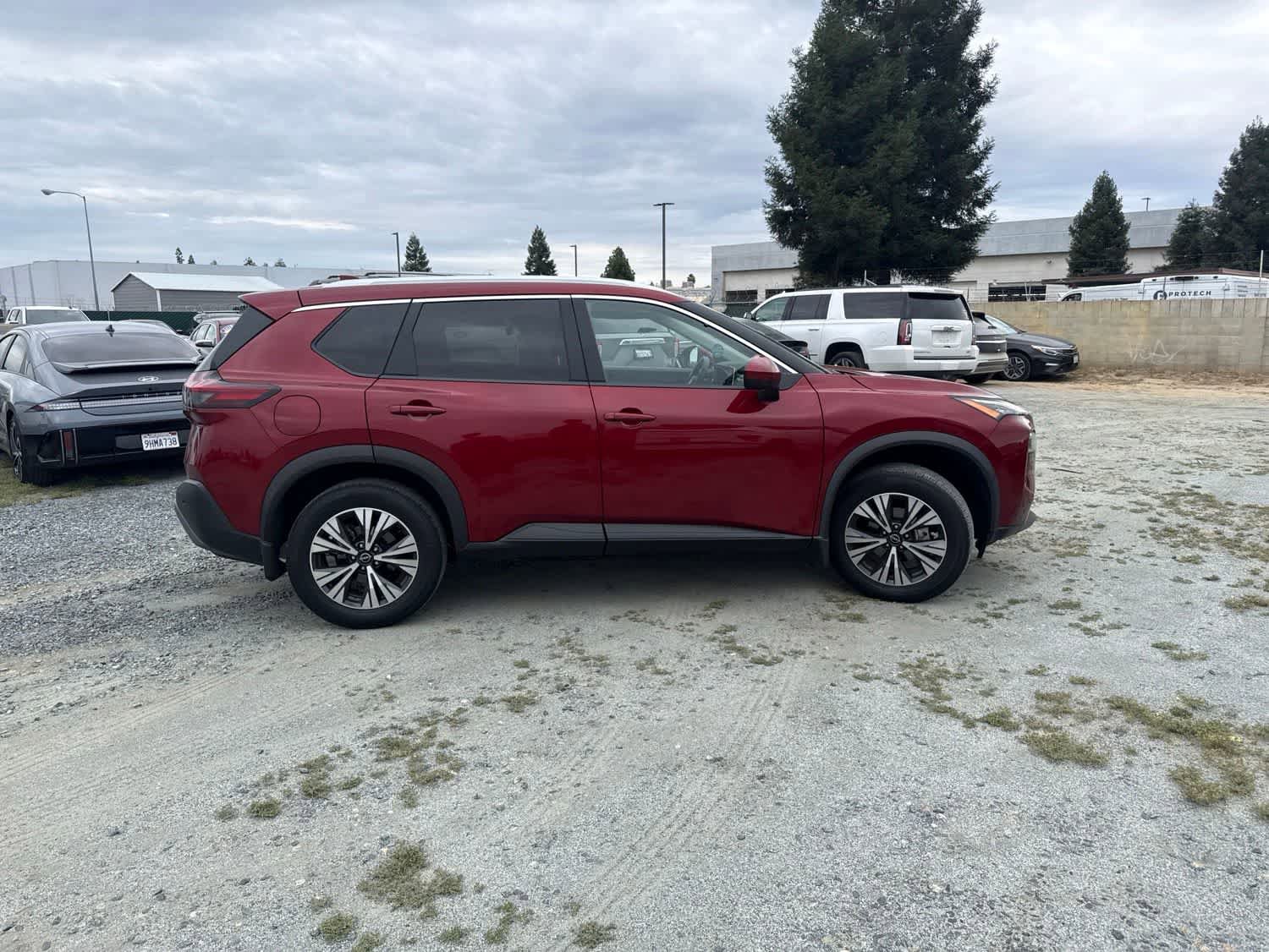 Used 2023 Nissan Rogue SV w/ SV Premium B Package FWD image 4