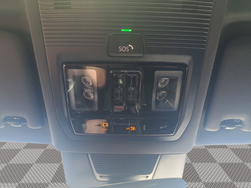 New 2025 Volkswagen Tiguan SE R-Line image 32