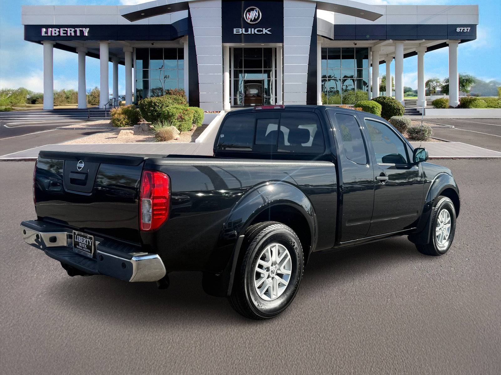 Used 2020 Nissan Frontier SV image 3
