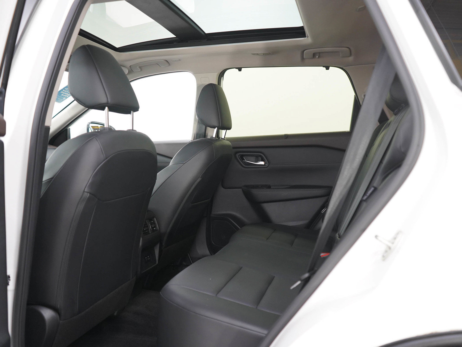 Used 2023 Nissan Rogue SV w/ SV Premium B Package AWD/4WD image 18