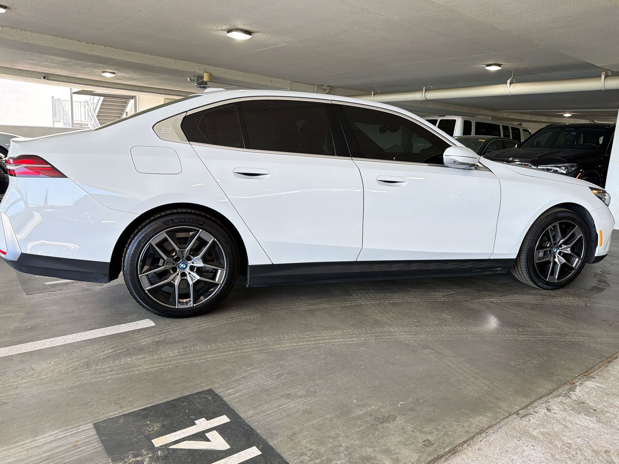 Used 2024 BMW i5 eDrive40i w/ M Sport Package image 6