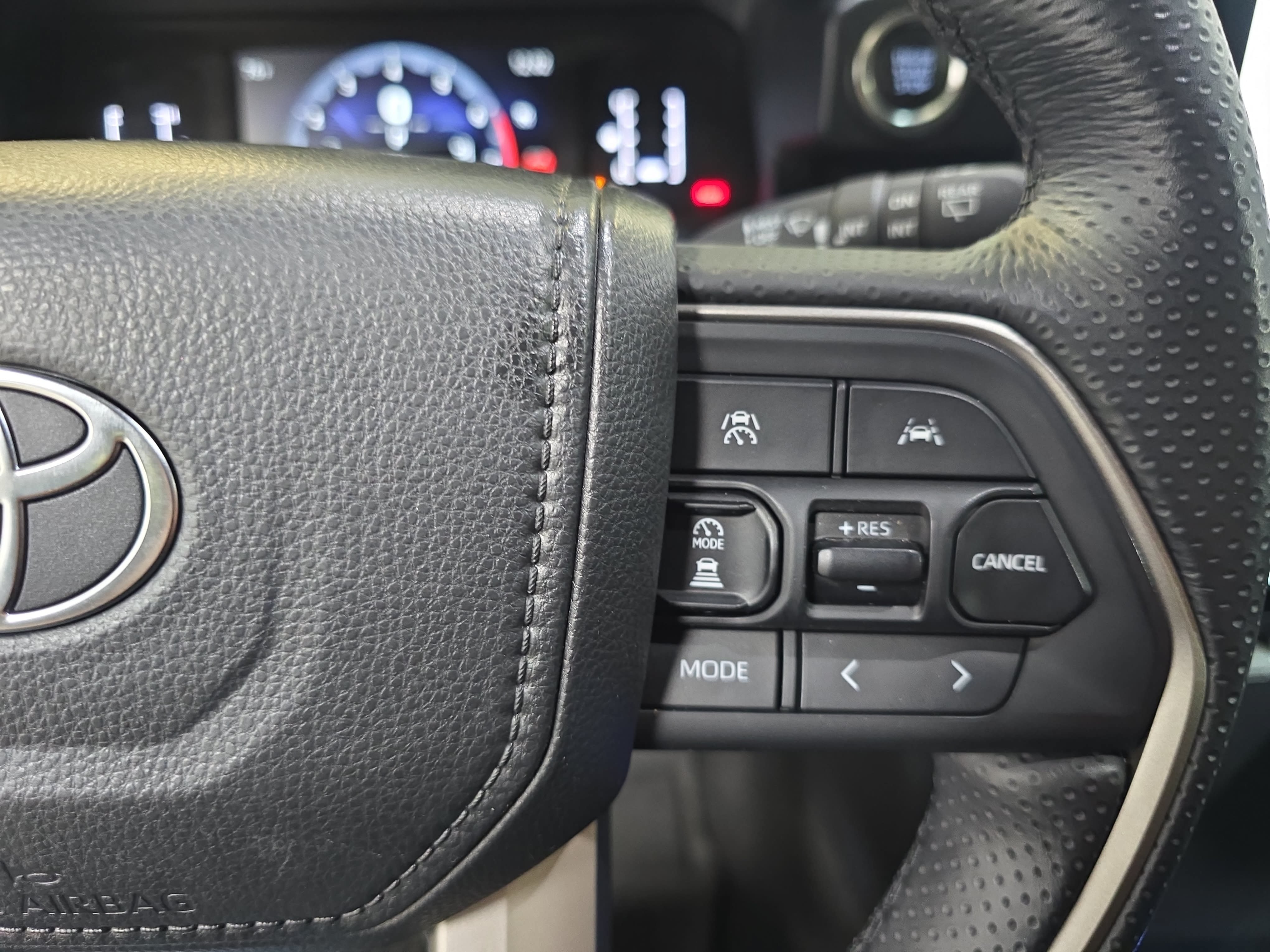 Used 2025 Toyota 4Runner SR5 AWD/4WD image 15