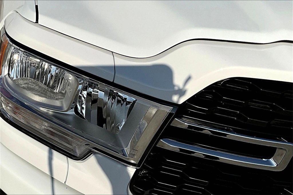 Used 2024 RAM 2500 Big Horn w/ Safety Group image 30