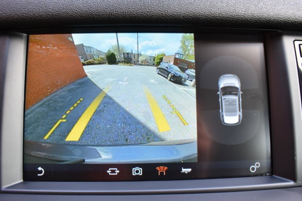 Used 2017 Land Rover Discovery Sport HSE image 31