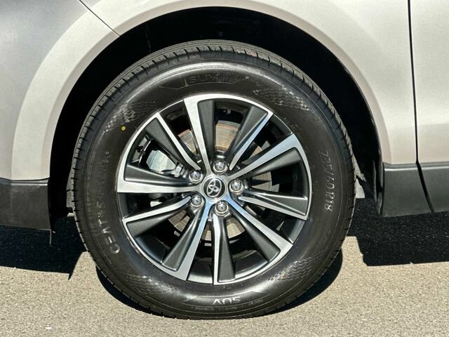 Used 2024 Toyota Venza LE AWD/4WD image 34