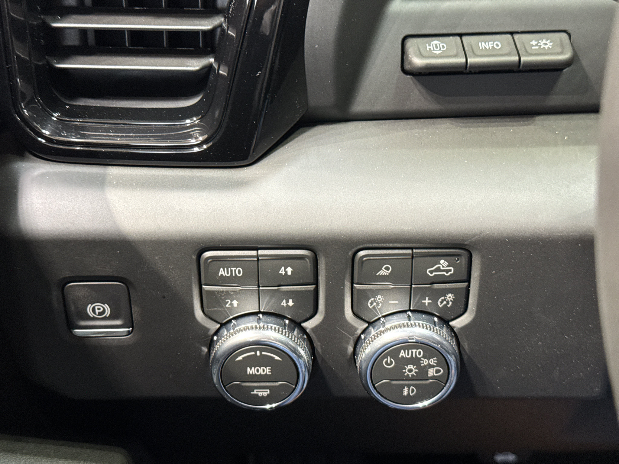 New 2026 GMC Sierra 2500 AT4 w/ AT4 Premium Plus Package AWD/4WD image 39