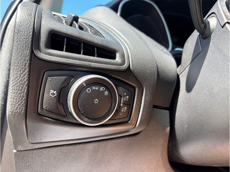 Used 2015 Ford Focus SE FWD image 25