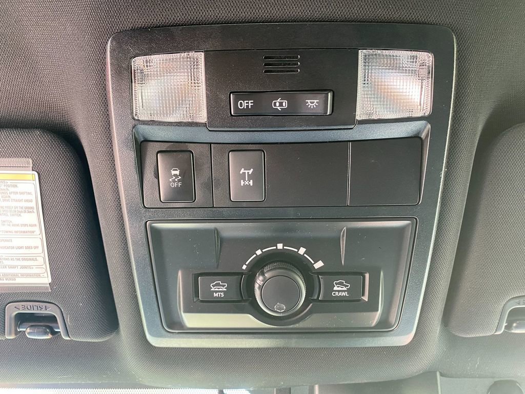 Used 2018 Toyota Tacoma TRD Off-Road w/ Technology Package AWD/4WD image 23