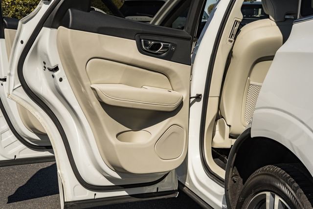 Used 2021 Volvo XC60 T5 Momentum w/ Advanced Package image 37