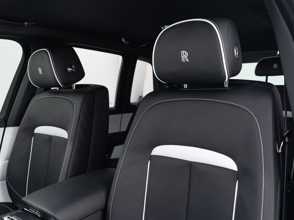Certified 2026 Rolls-Royce Cullinan Black Badge AWD/4WD image 17