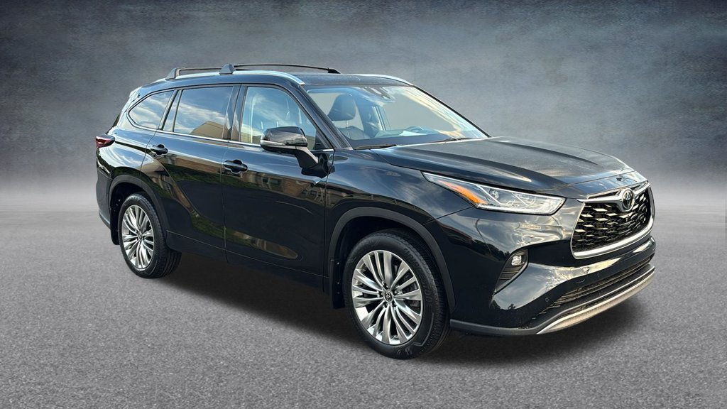Used 2024 Toyota Highlander Platinum AWD/4WD image 3