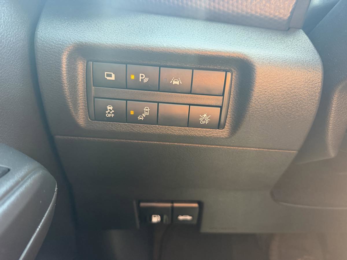 Used 2023 Nissan Kicks S FWD image 28