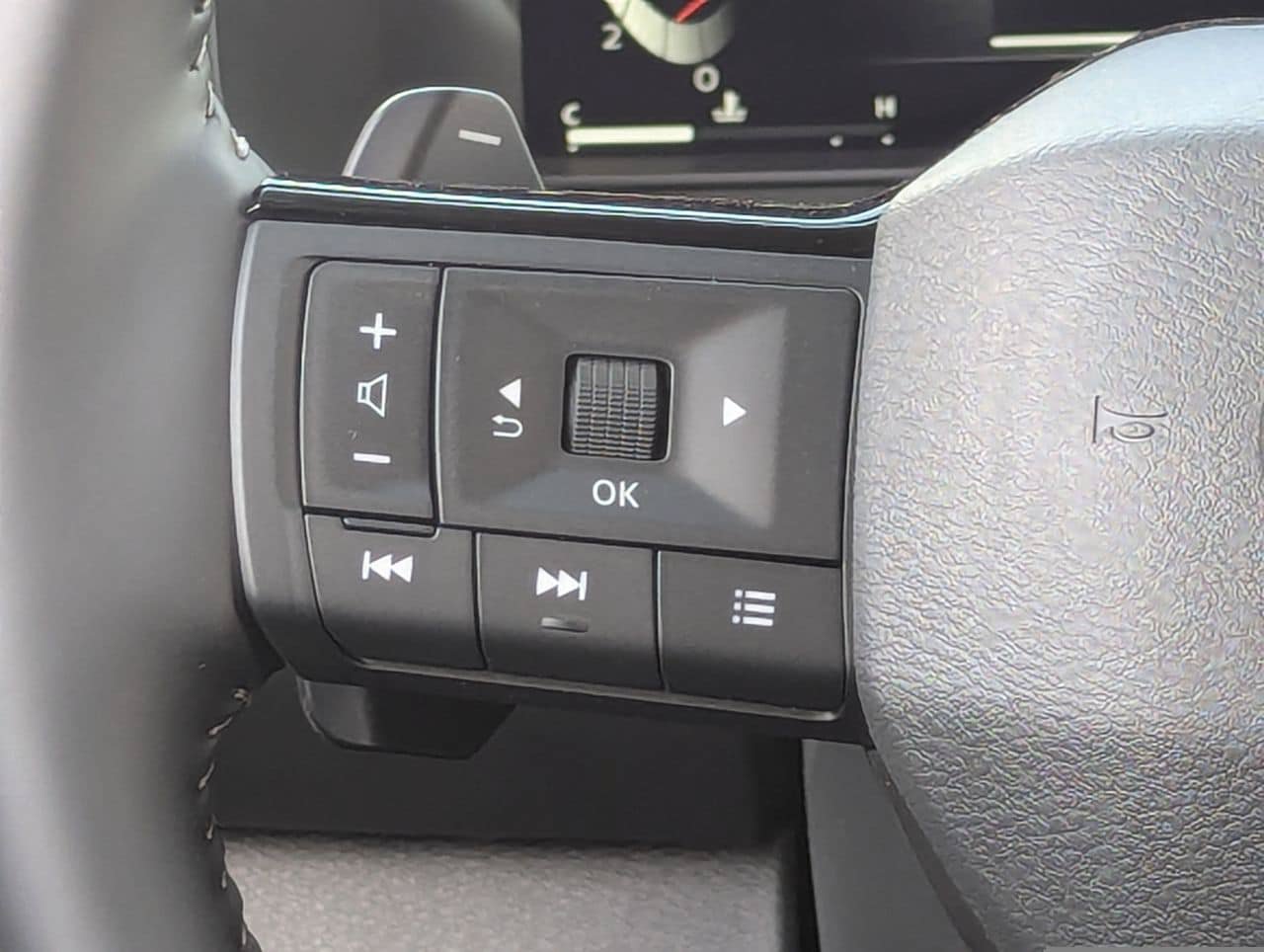 New 2026 Nissan Pathfinder SL w/ SL Premium Package (P04) FWD image 27