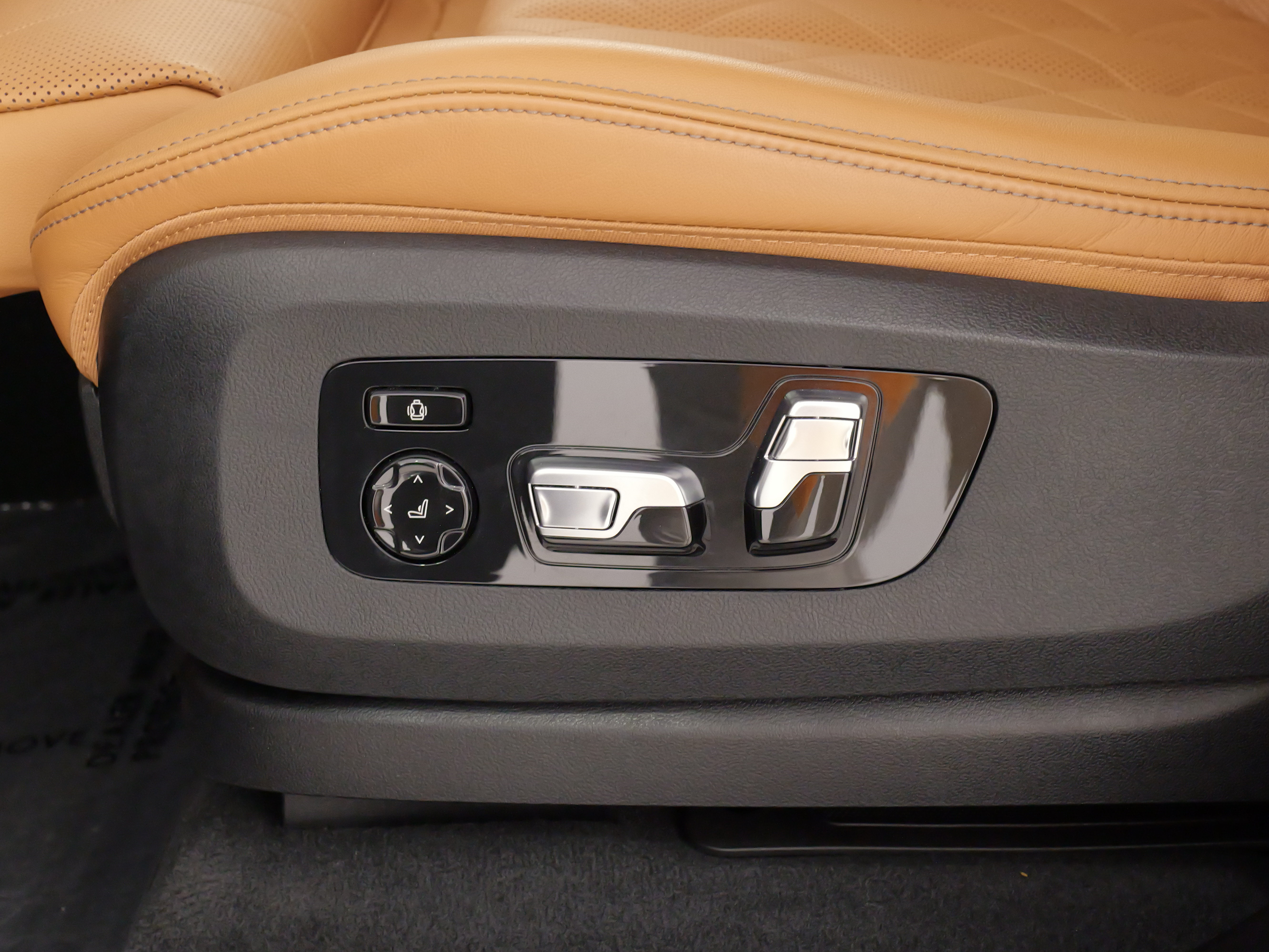 Used 2025 BMW X7 xDrive40i w/ Premium Package AWD/4WD image 43