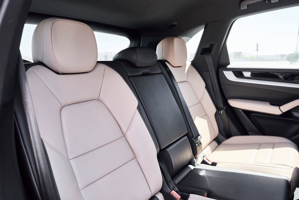Used 2025 Porsche Cayenne image 40