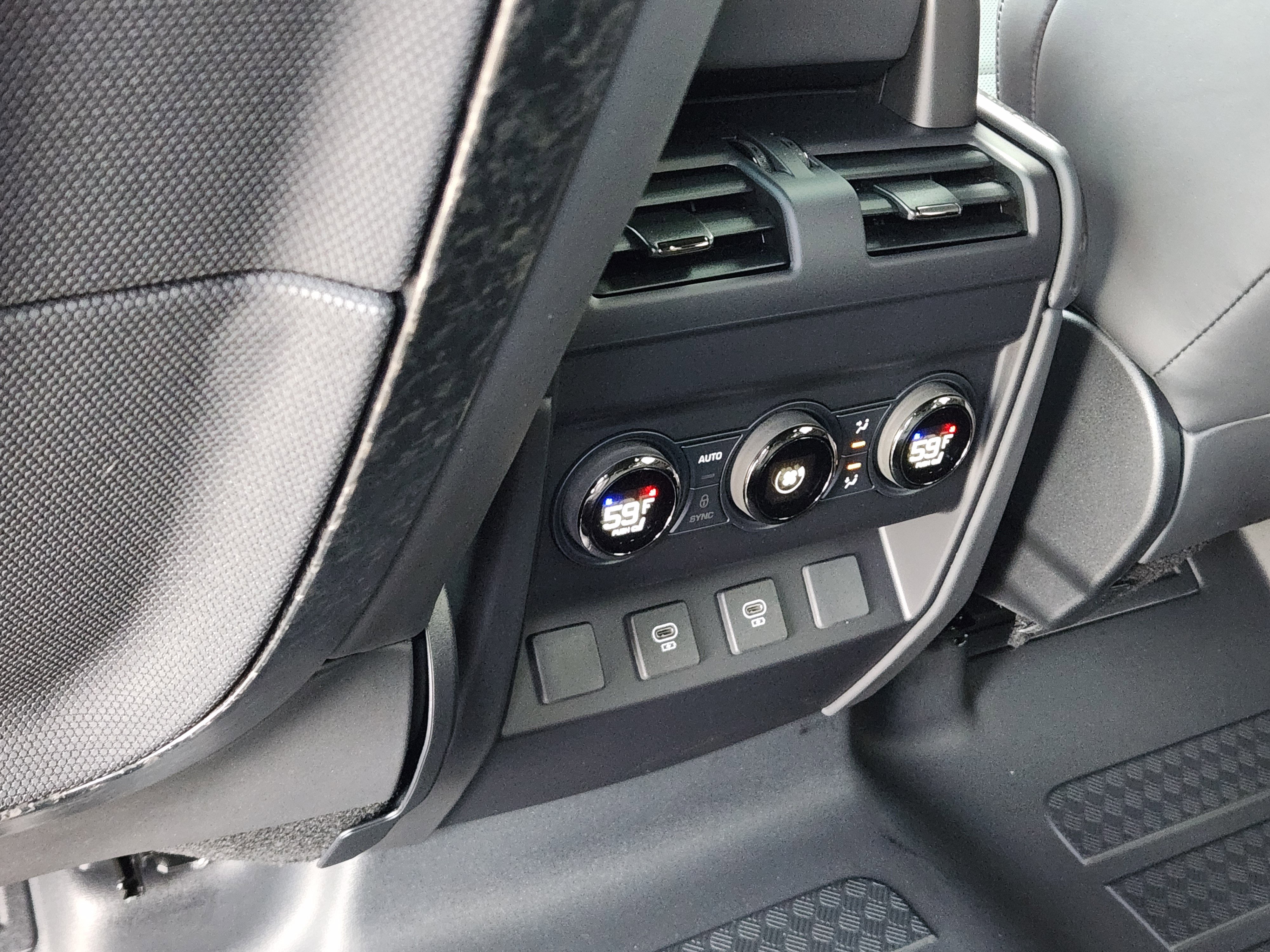 Certified 2025 Land Rover Defender 110 image 33