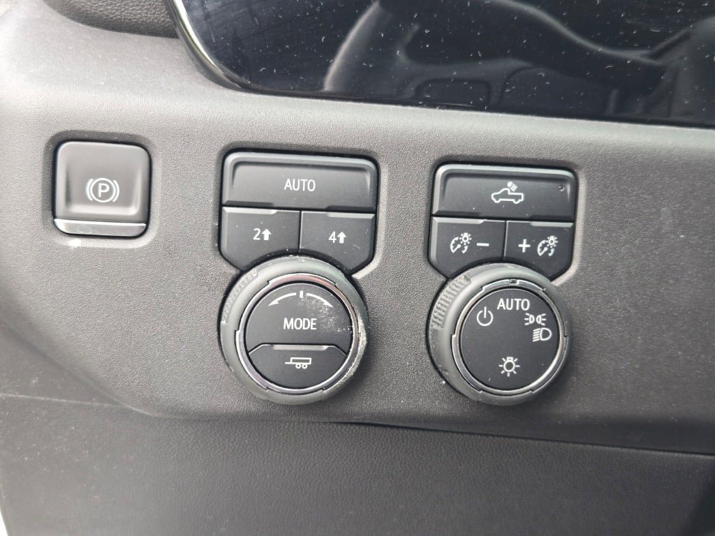 Certified 2023 Chevrolet Silverado 1500 LT AWD/4WD image 25