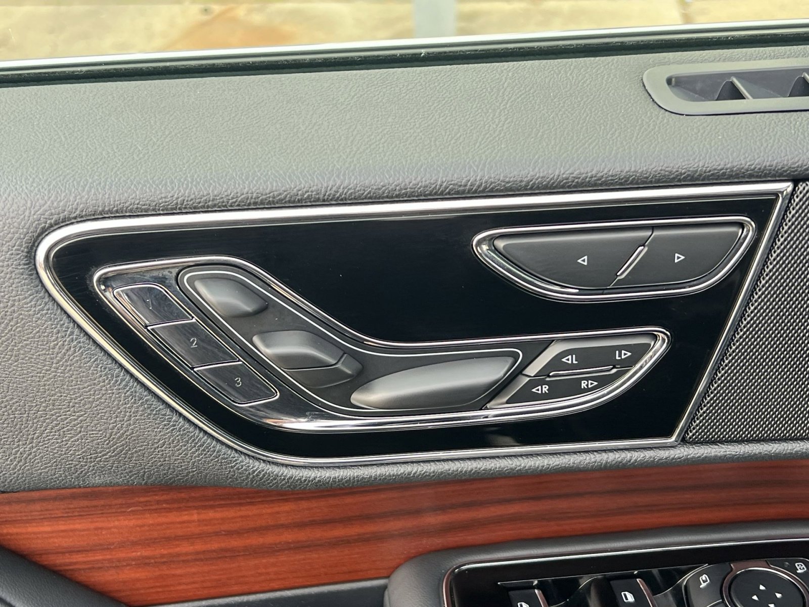 Used 2023 Lincoln Navigator Reserve image 14