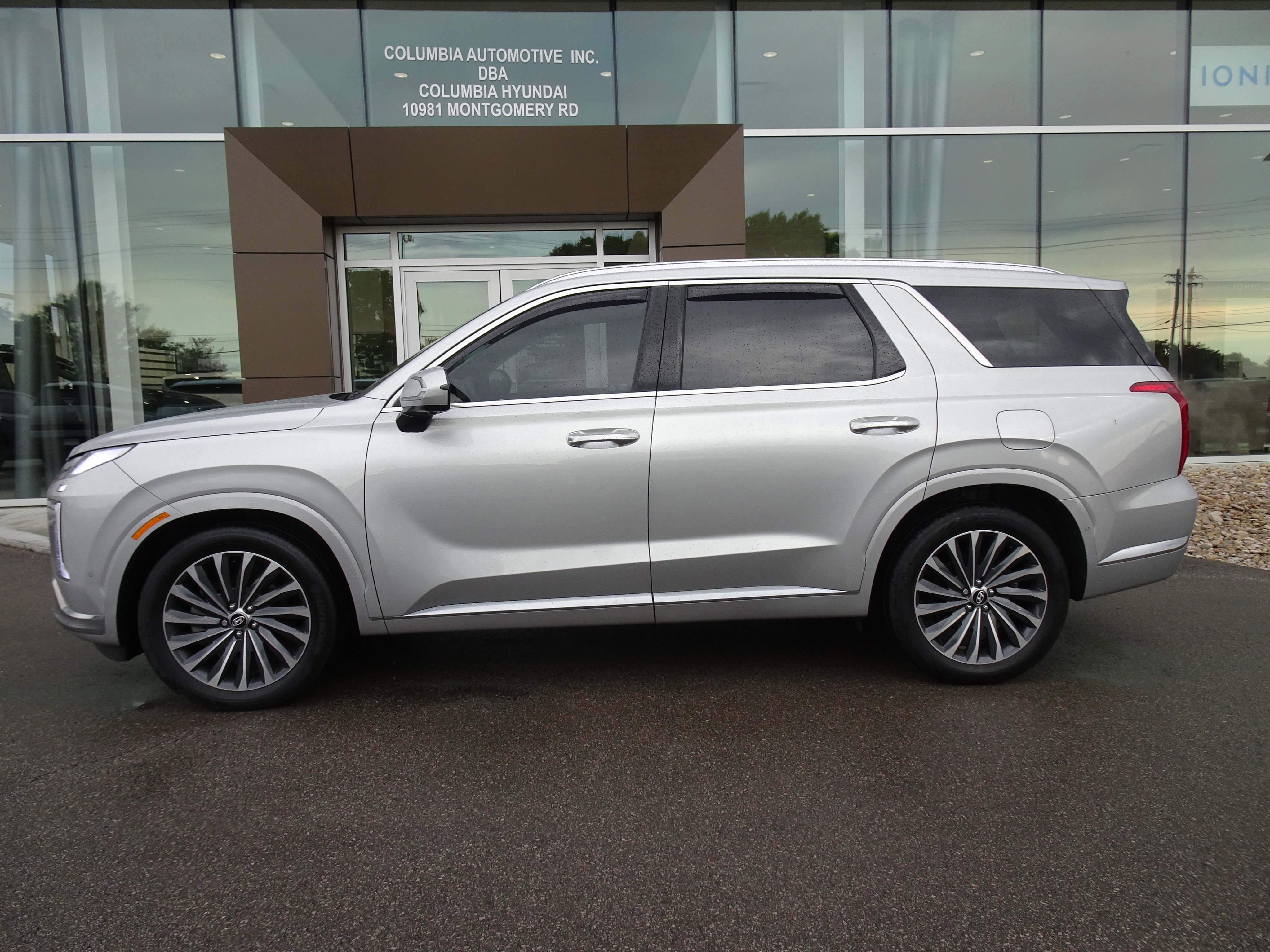 Used 2024 Hyundai Palisade Calligraphy AWD/4WD image 2