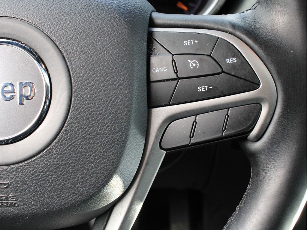 Certified 2021 Jeep Grand Cherokee Limited AWD/4WD image 17