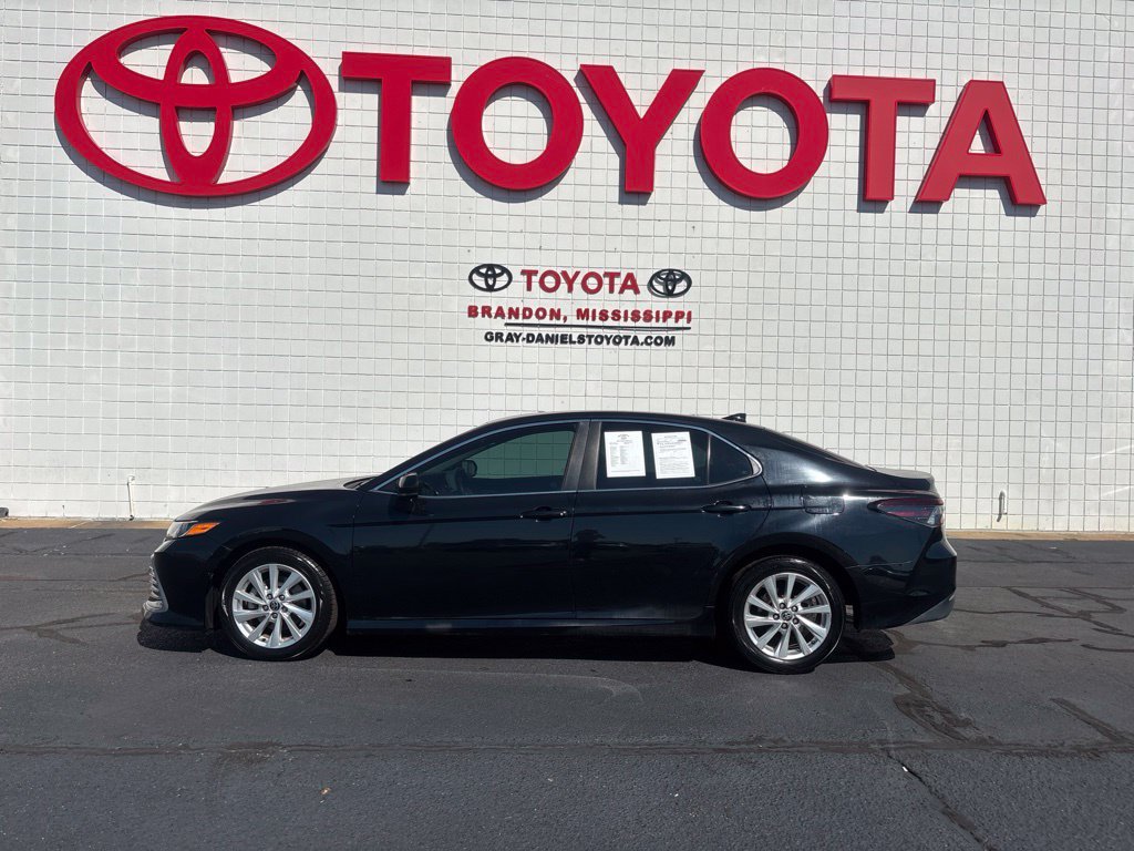 Used 2023 Toyota Camry LE FWD image 4