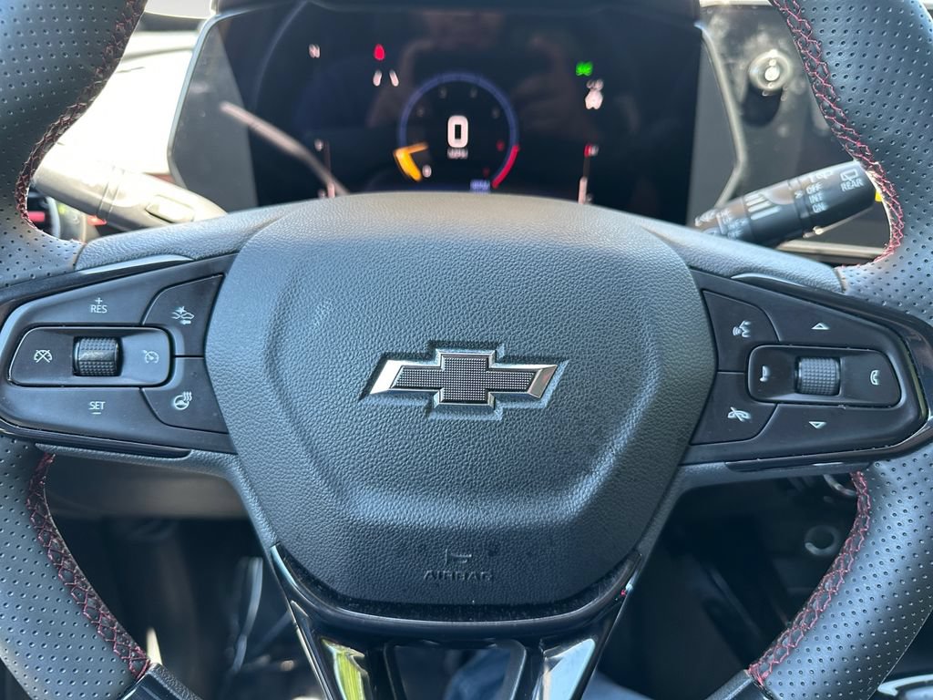 Used 2025 Chevrolet Trax RS FWD image 20