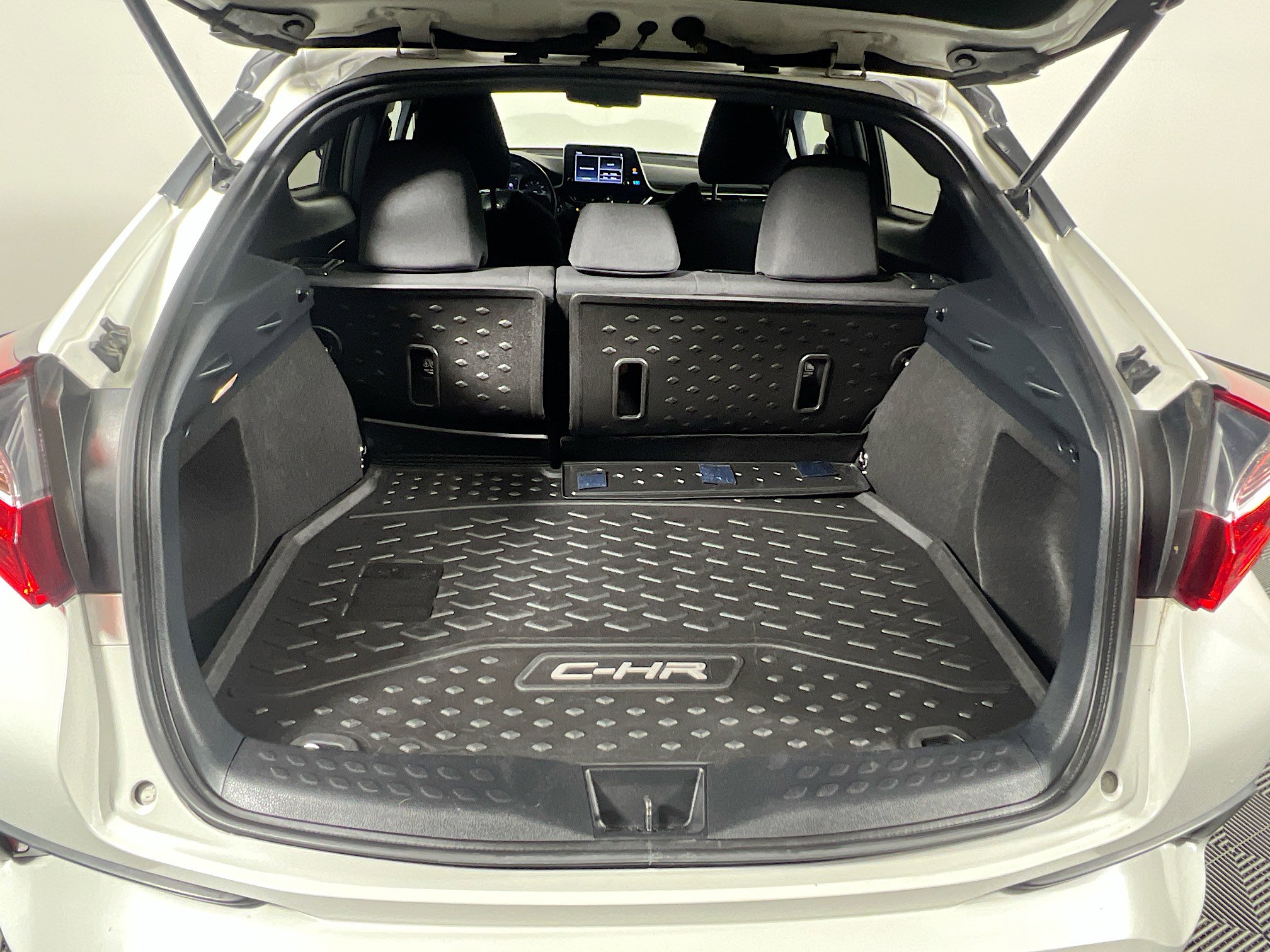 Used 2019 Toyota C-HR XLE image 33