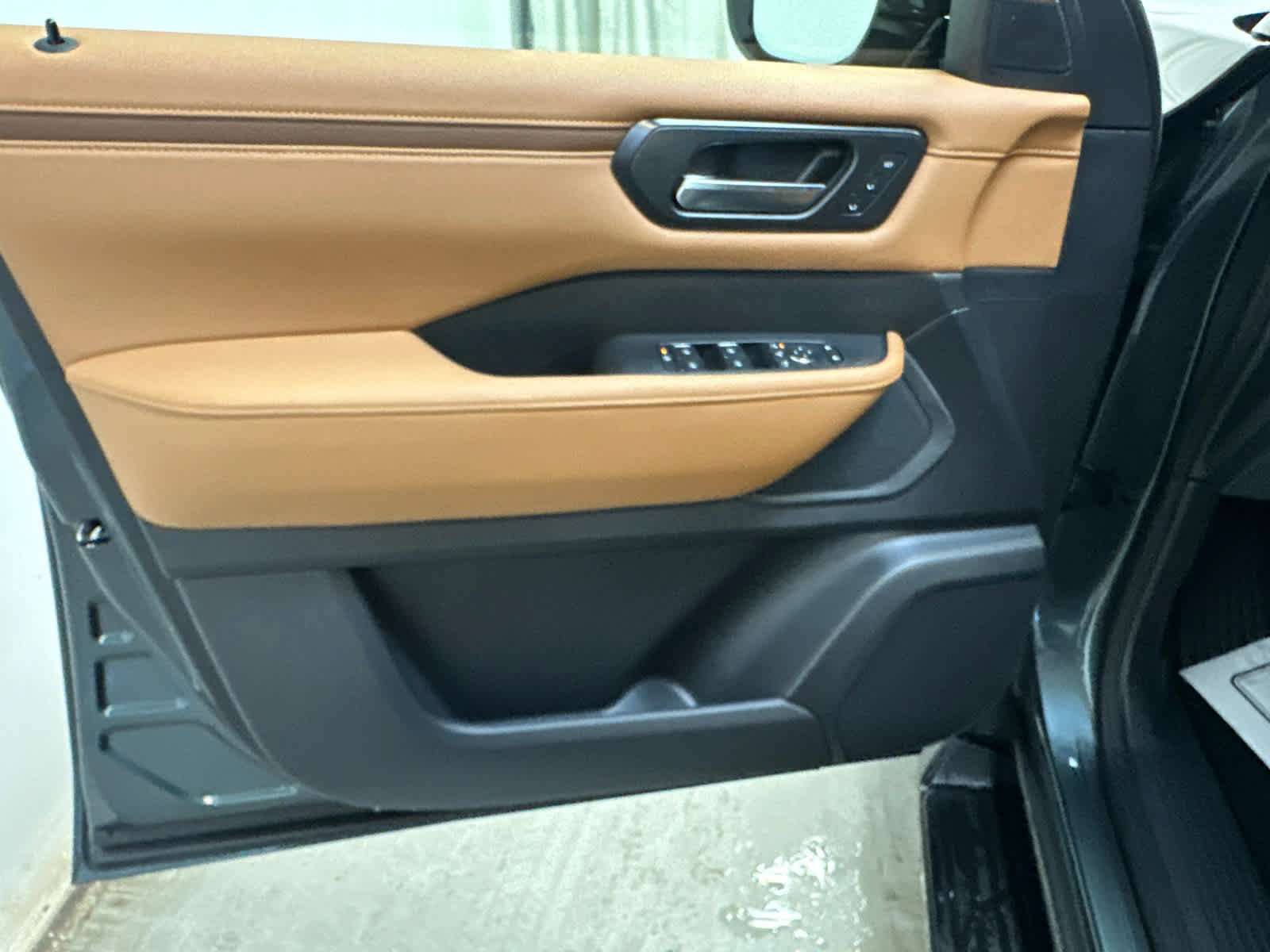 New 2026 Nissan Armada SL w/ Captain's Chari Seat Package AWD/4WD image 10