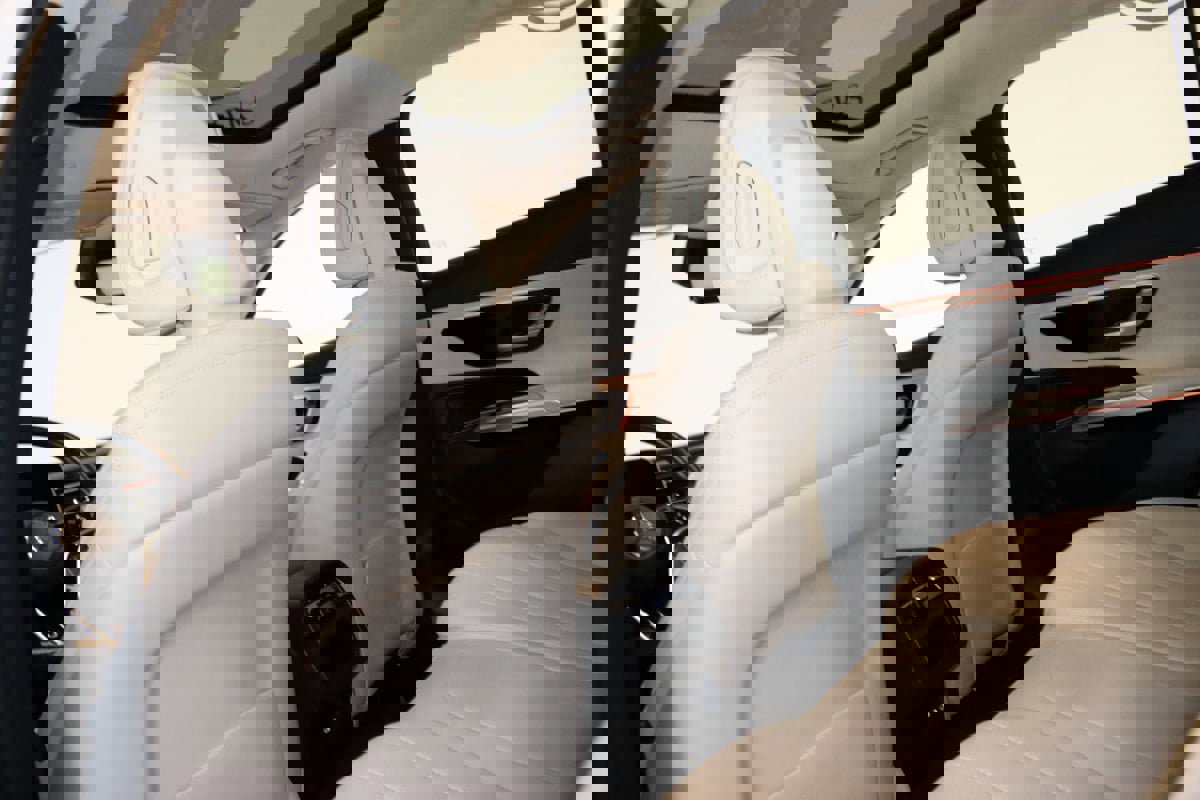 Used 2025 Mercedes-Benz E 350 4MATIC Sedan image 59